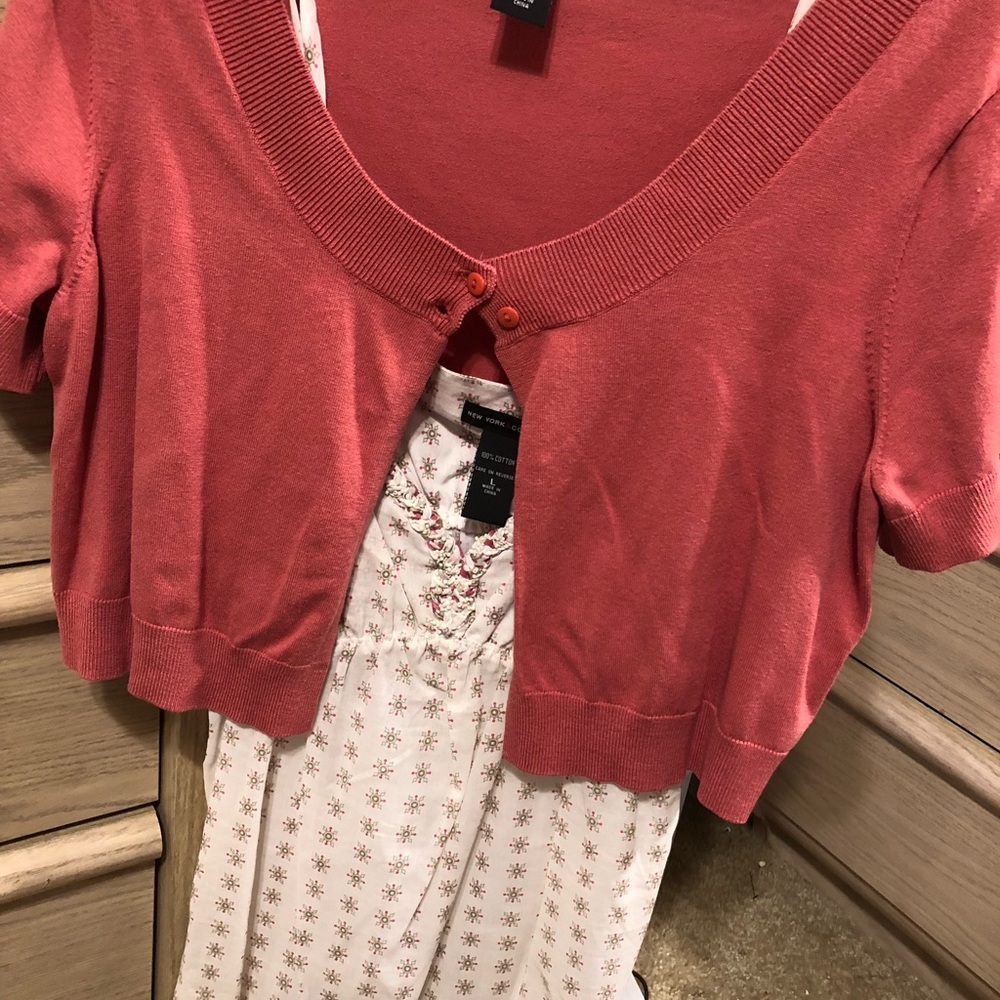 White patterend tank w/ short sleeved sweater
